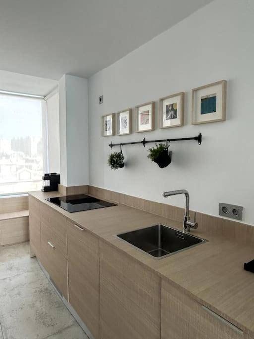 Moderno Y Completo Apartamento Frente Al Mar Málaga Buitenkant foto