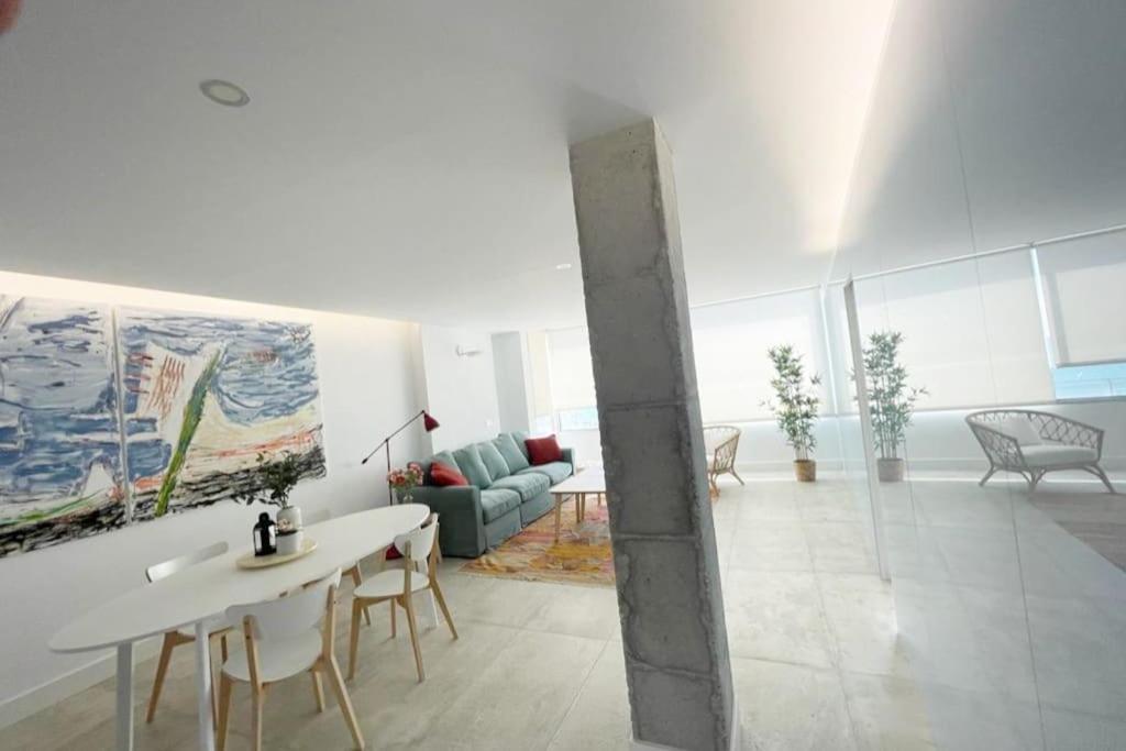 Moderno Y Completo Apartamento Frente Al Mar Málaga Buitenkant foto