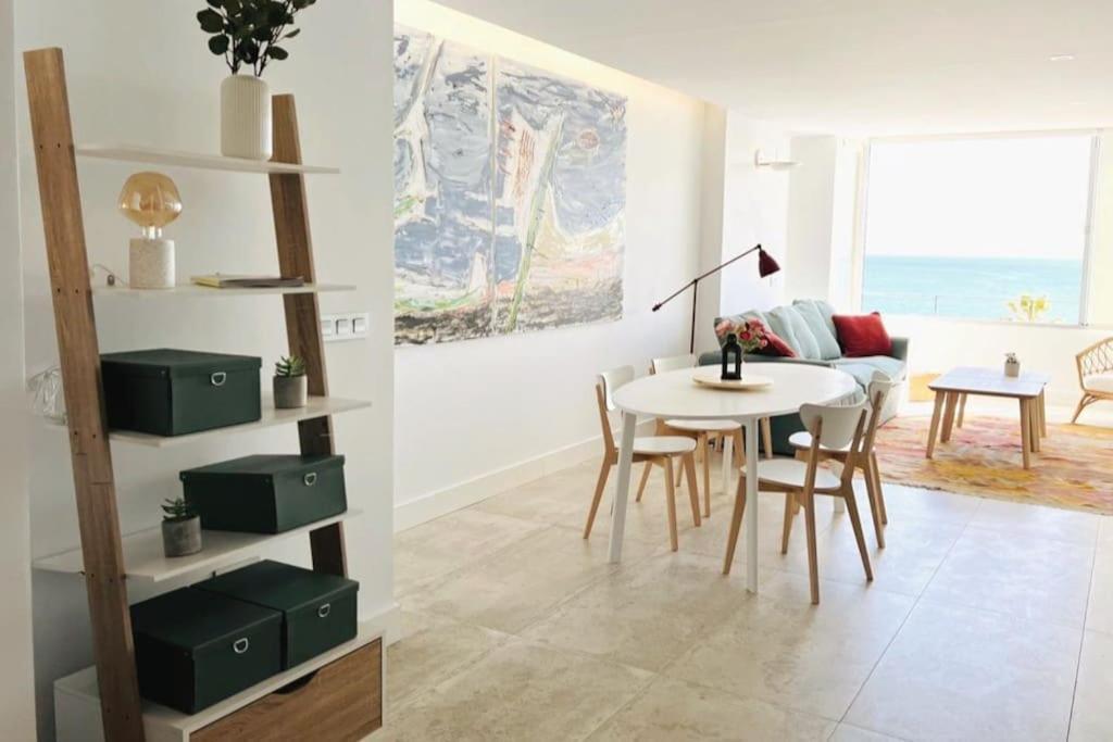 Moderno Y Completo Apartamento Frente Al Mar Málaga Buitenkant foto