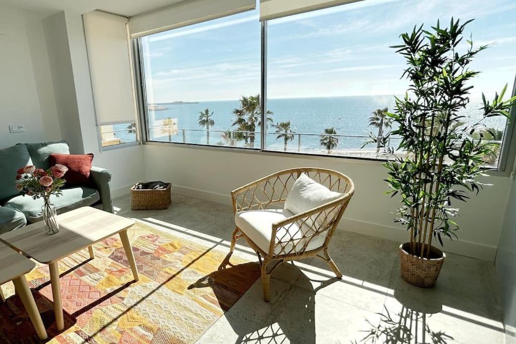 Moderno Y Completo Apartamento Frente Al Mar Málaga Buitenkant foto